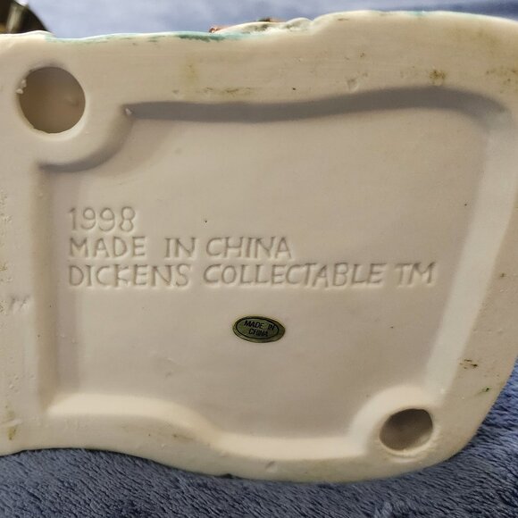 Vintage 1998 Collectable Dickens Ceramic 11" Tall Lighthouse/Figurine - Picture 5 of 15